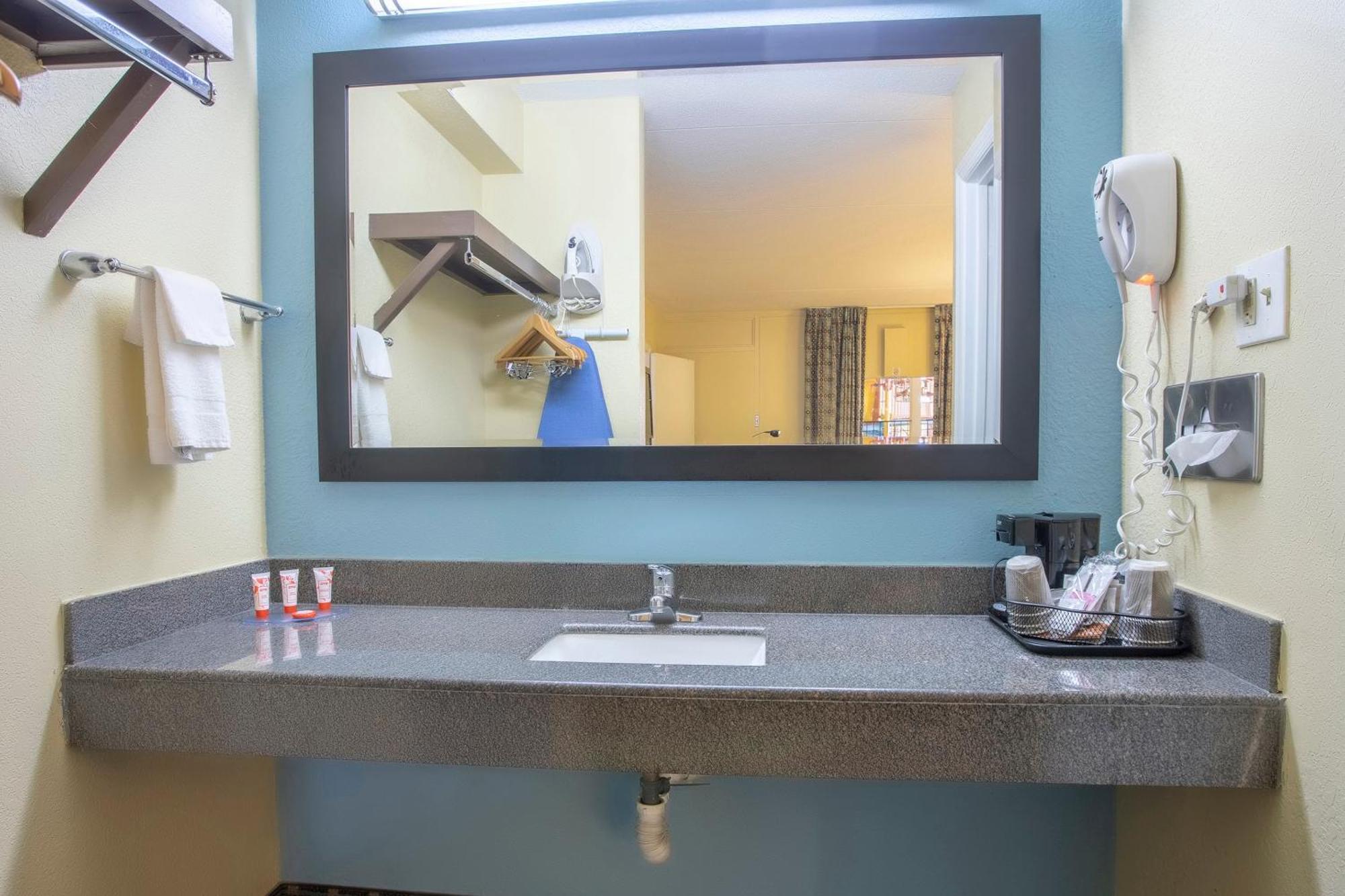 Oyo Hotel Knoxville Tn Cedar Bluff I-40 Екстер'єр фото