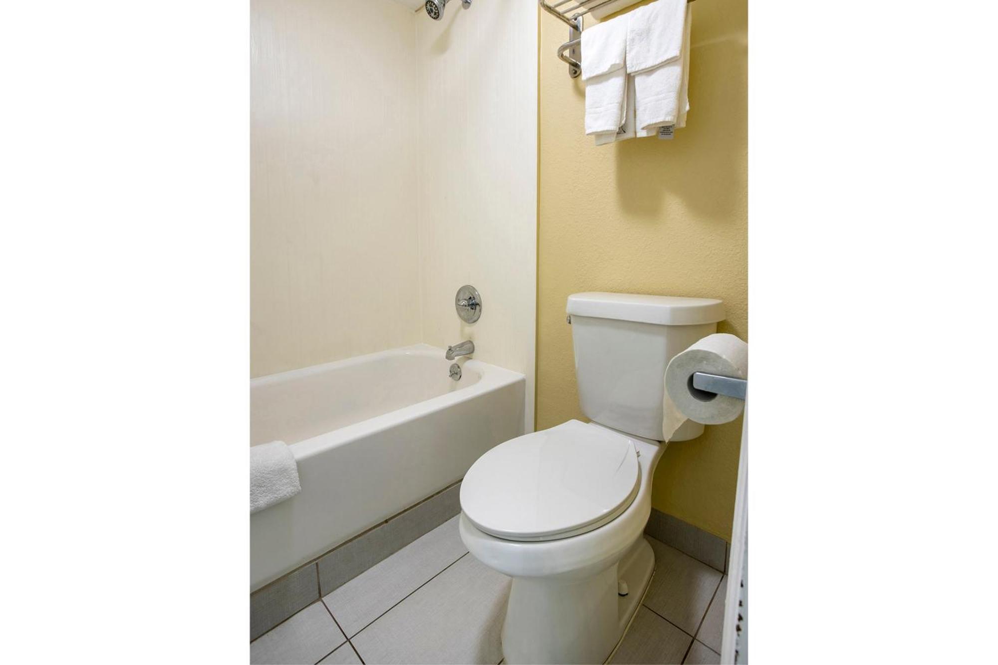Oyo Hotel Knoxville Tn Cedar Bluff I-40 Екстер'єр фото