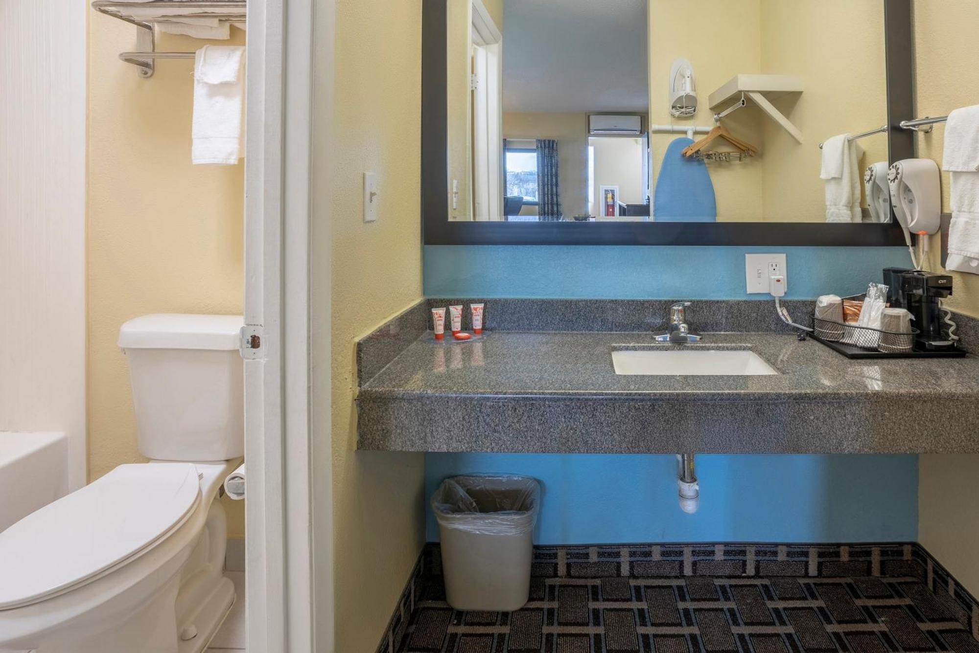 Oyo Hotel Knoxville Tn Cedar Bluff I-40 Екстер'єр фото