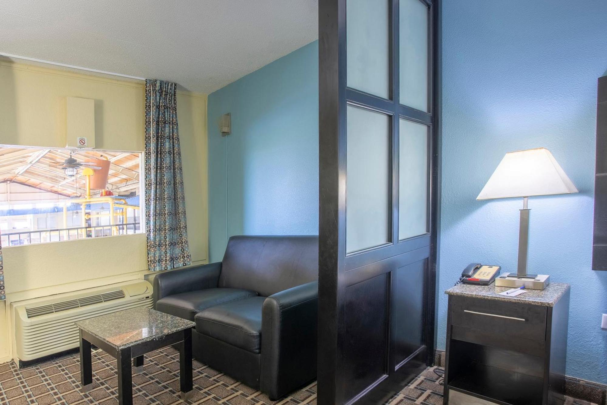 Oyo Hotel Knoxville Tn Cedar Bluff I-40 Екстер'єр фото